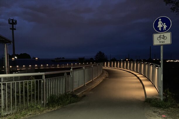 Beleuchtung der Rad- und Gehwegbrücke über die B265n