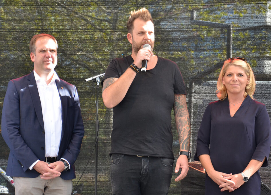 Bürgermeister Dirk Breuer, Sven Welter und Gudrun Baer für Toleranz.