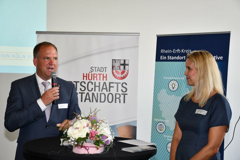 Bürgermeister Dirk Breuer und WfG-Geschäftsführerin Susanne Kayser-Dobiey begrüßten die Gäste im Studio 6.