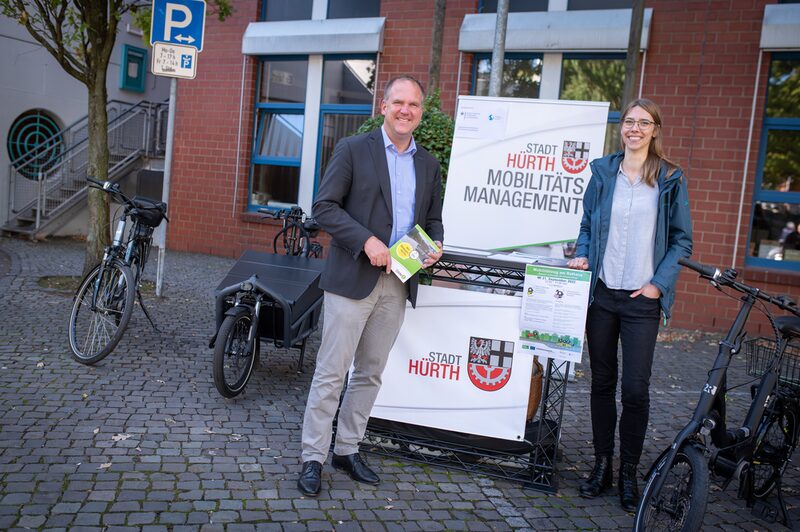 Bürgermeister Dirk Breuer und Mobilitätsmanagerin Romy Simke – die Stadt Hürth bietet zahlreiche Aktionen anlässlich der Europäischen Mobilitätswoche an.