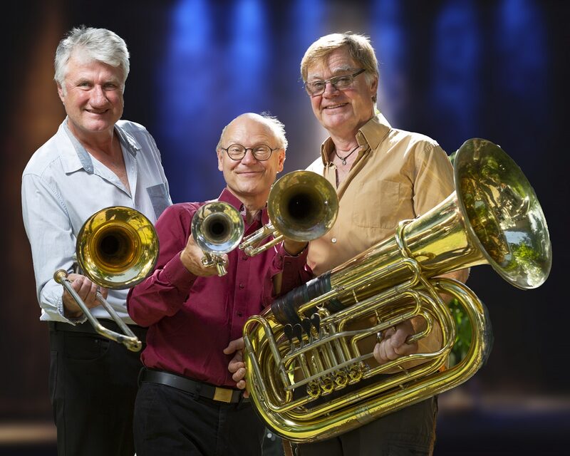 Pocket Brass sind Bernd Lechtenfeld (Posaune/Arrangements), Ralph „Mosch“ Himmler (Trompete/Flügelhorn) und Achim Fink (Tuba/Sousaphon). Nicht im Bild: Harald Ingenhag (Bodypercussion).