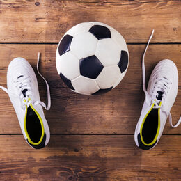 Foto: Fußball und Schuhe