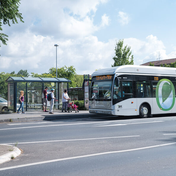 Stadtbus Wasserstoffbus Haltestelle