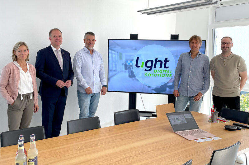 Wirtschaftsförderin Claudia Dahmann und Bürgermeister Dirk Breuer zu Gast bei Michael Gieselmann, Jens Seidel und Nils Grigoleit der Firma Light ds GmbH.